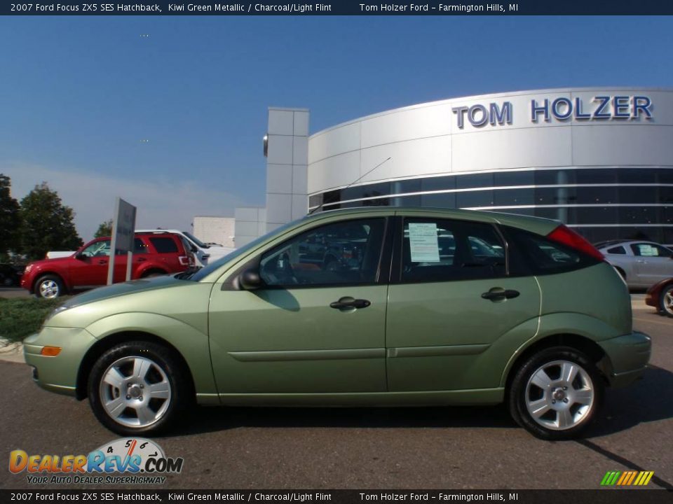 2007 Ford Focus ZX5 SES Hatchback Kiwi Green Metallic / Charcoal/Light Flint Photo #2