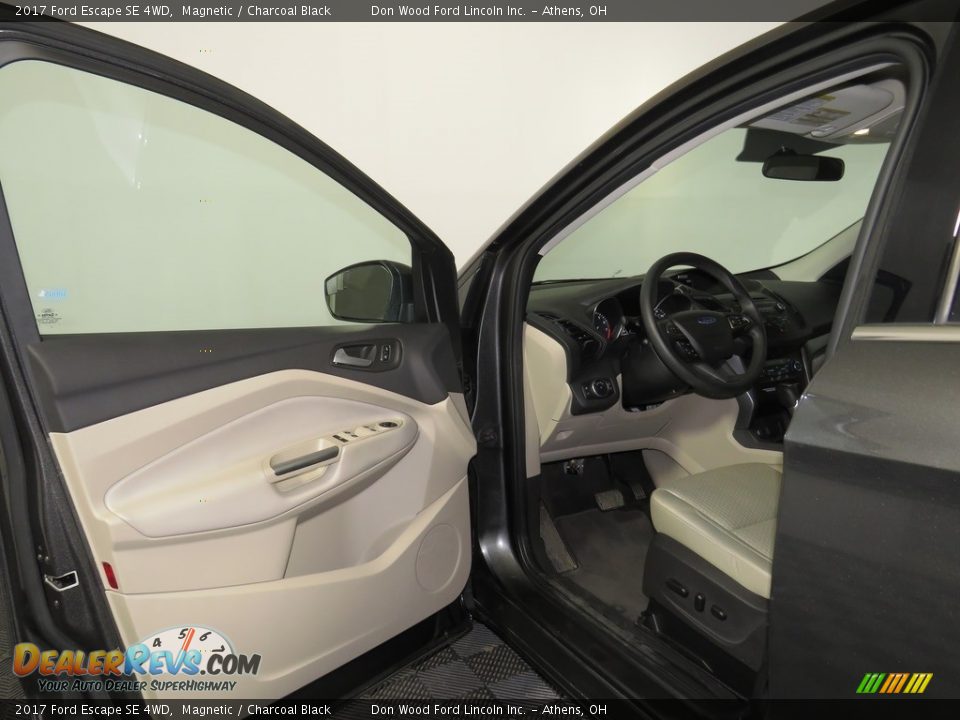 2017 Ford Escape SE 4WD Magnetic / Charcoal Black Photo #25