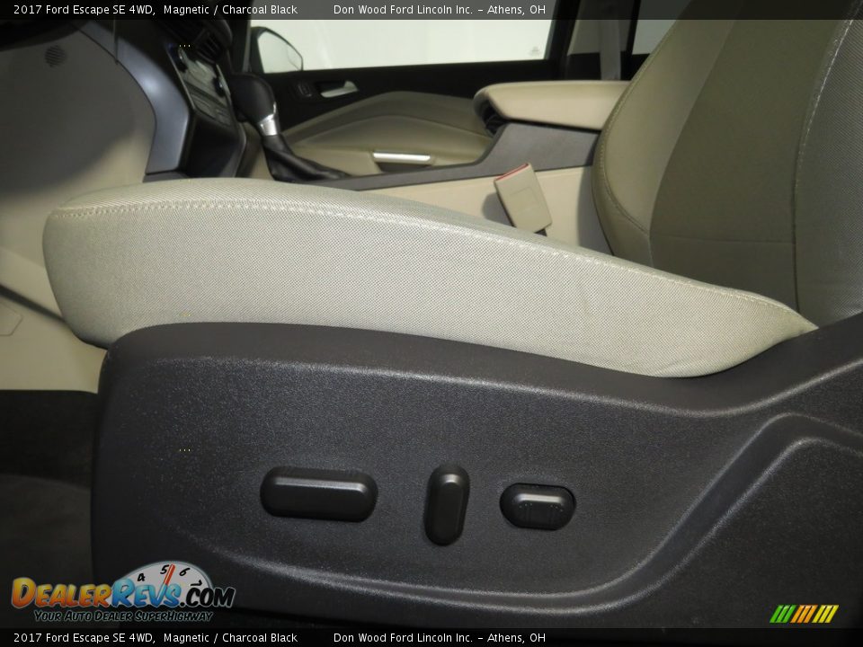 2017 Ford Escape SE 4WD Magnetic / Charcoal Black Photo #26