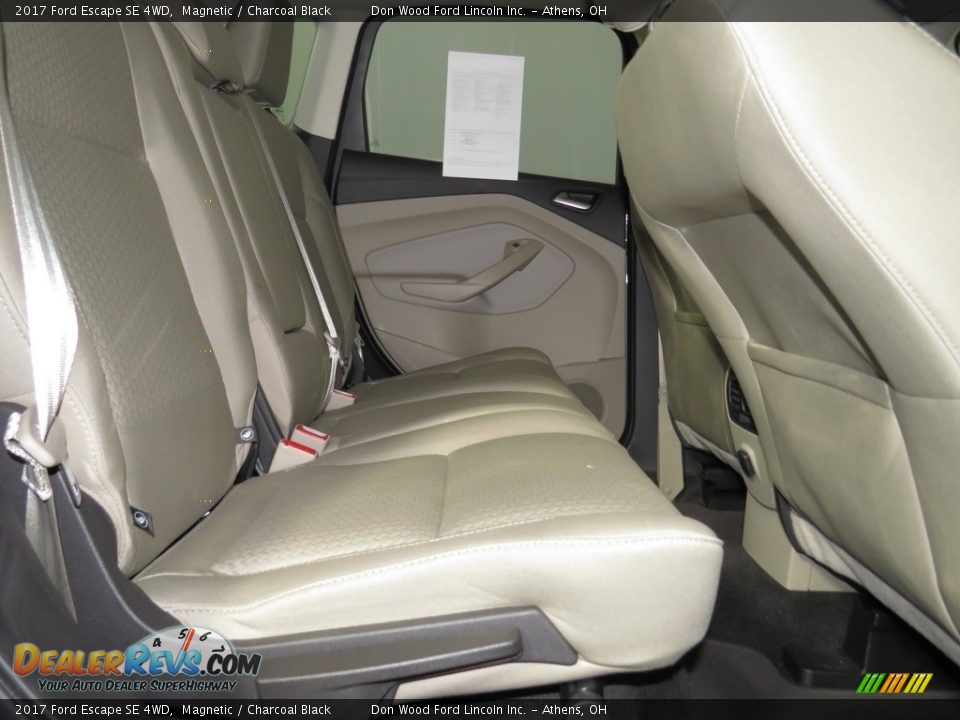 2017 Ford Escape SE 4WD Magnetic / Charcoal Black Photo #32