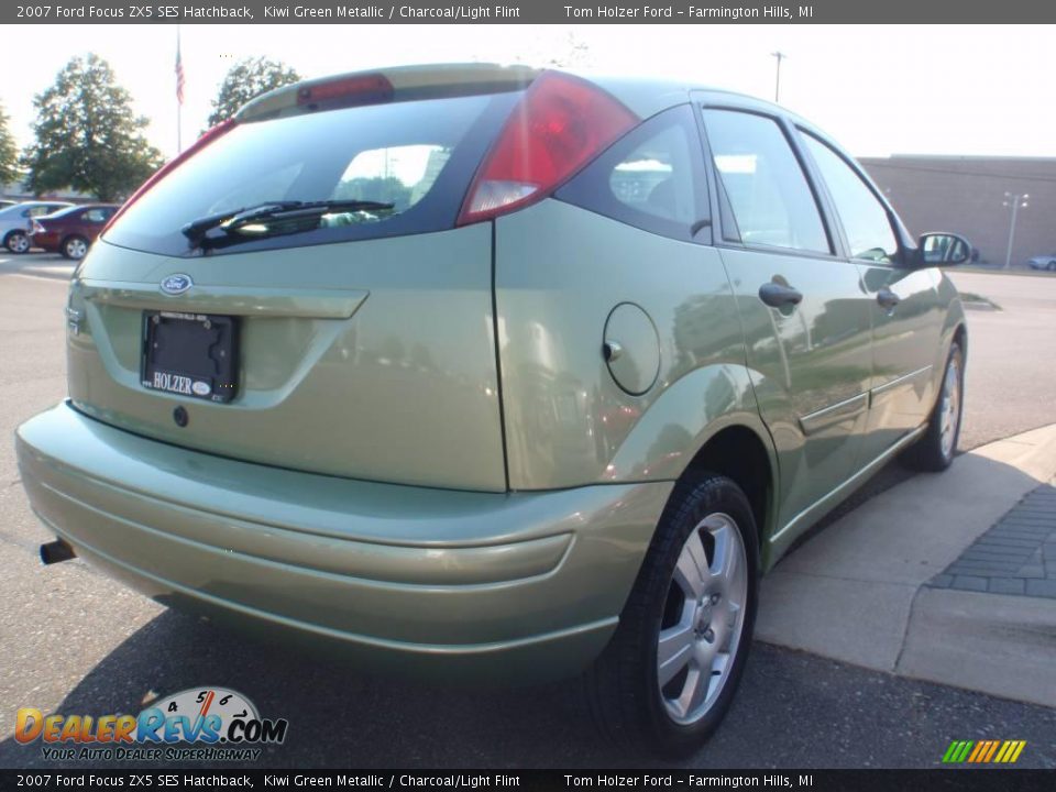 2007 Ford Focus ZX5 SES Hatchback Kiwi Green Metallic / Charcoal/Light Flint Photo #5