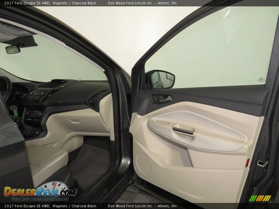 2017 Ford Escape SE 4WD Magnetic / Charcoal Black Photo #34
