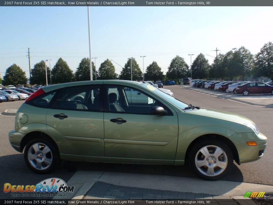 2007 Ford Focus ZX5 SES Hatchback Kiwi Green Metallic / Charcoal/Light Flint Photo #6