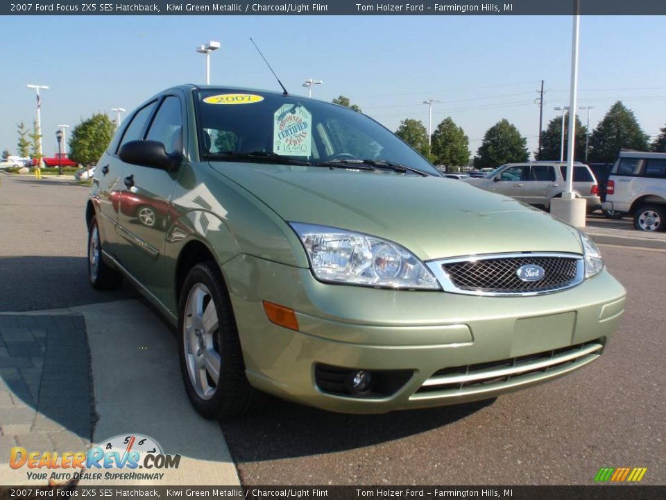 2007 Ford Focus ZX5 SES Hatchback Kiwi Green Metallic / Charcoal/Light Flint Photo #7