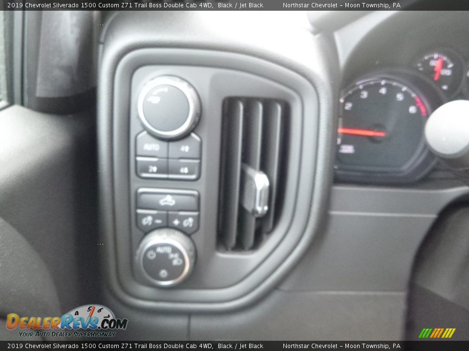2019 Chevrolet Silverado 1500 Custom Z71 Trail Boss Double Cab 4WD Black / Jet Black Photo #19