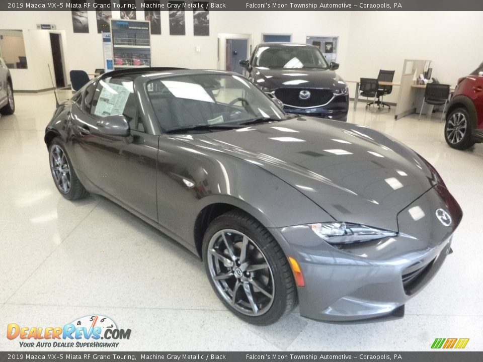 Front 3/4 View of 2019 Mazda MX-5 Miata RF Grand Touring Photo #3