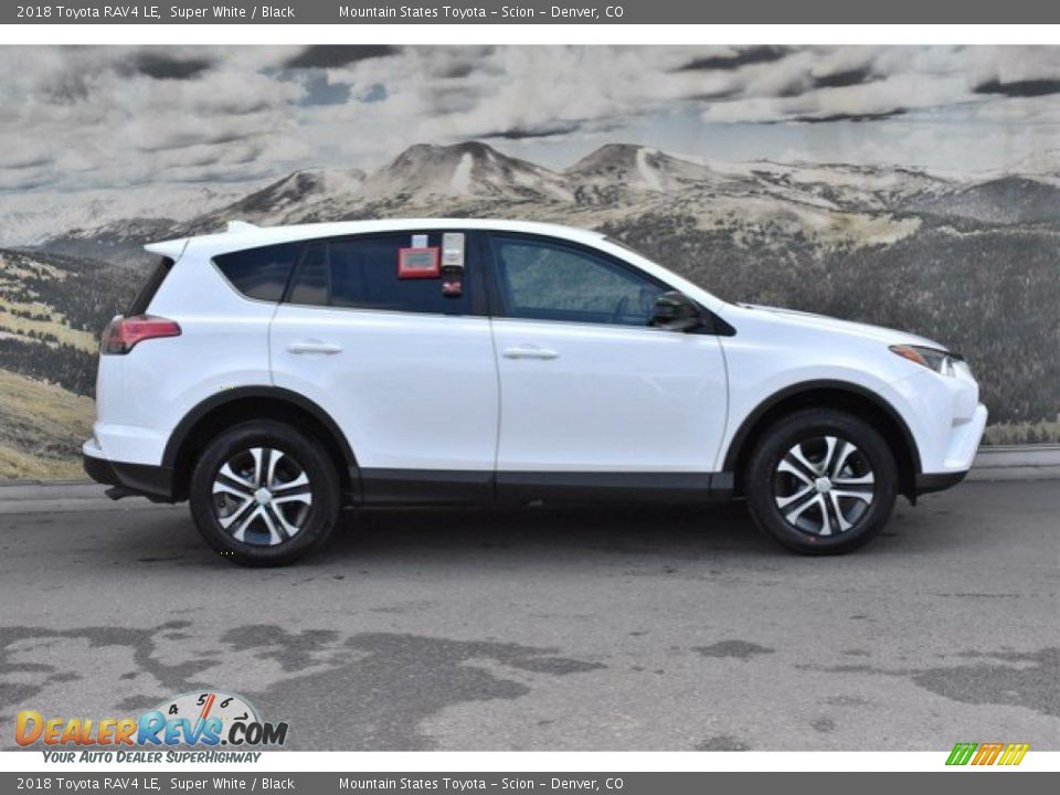 2018 Toyota RAV4 LE Super White / Black Photo #2