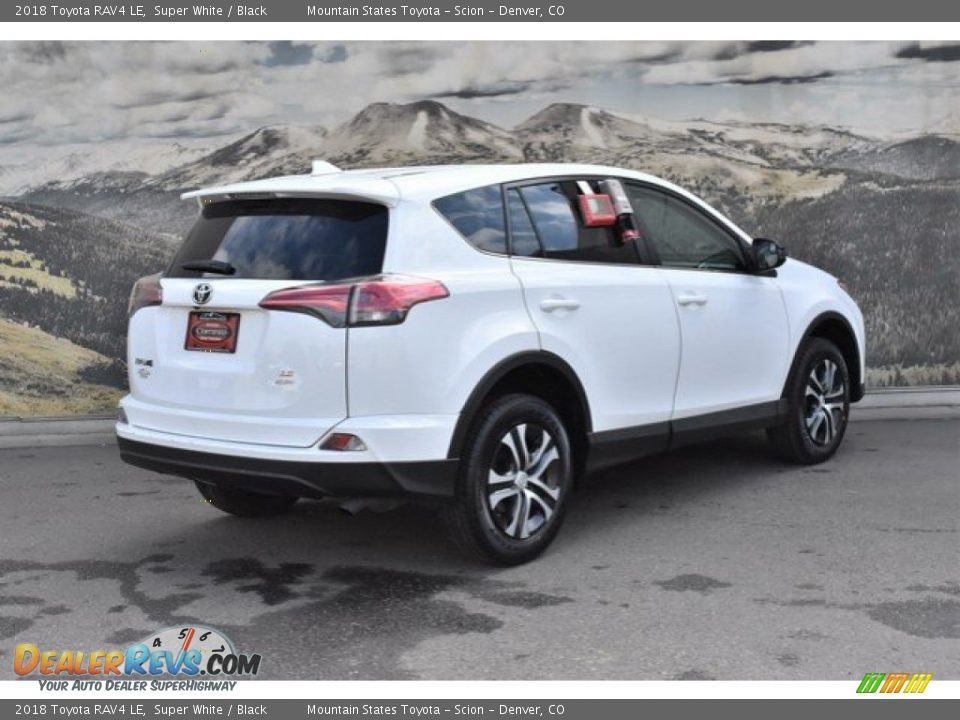2018 Toyota RAV4 LE Super White / Black Photo #3