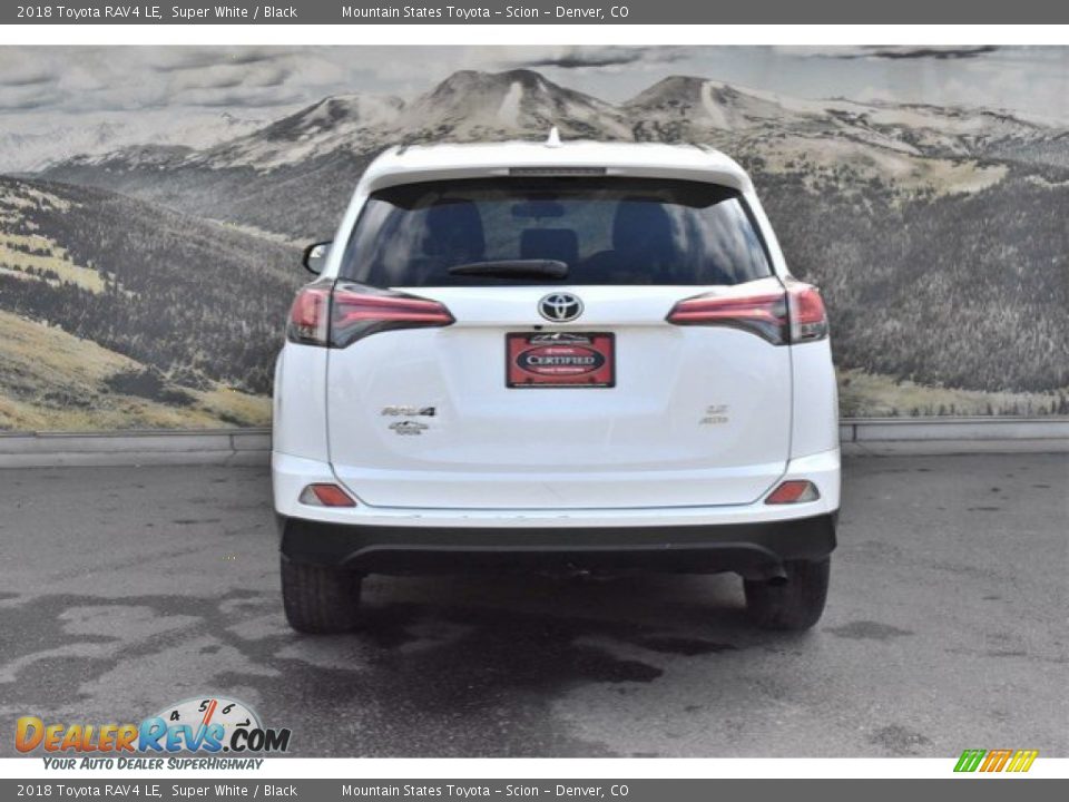 2018 Toyota RAV4 LE Super White / Black Photo #8