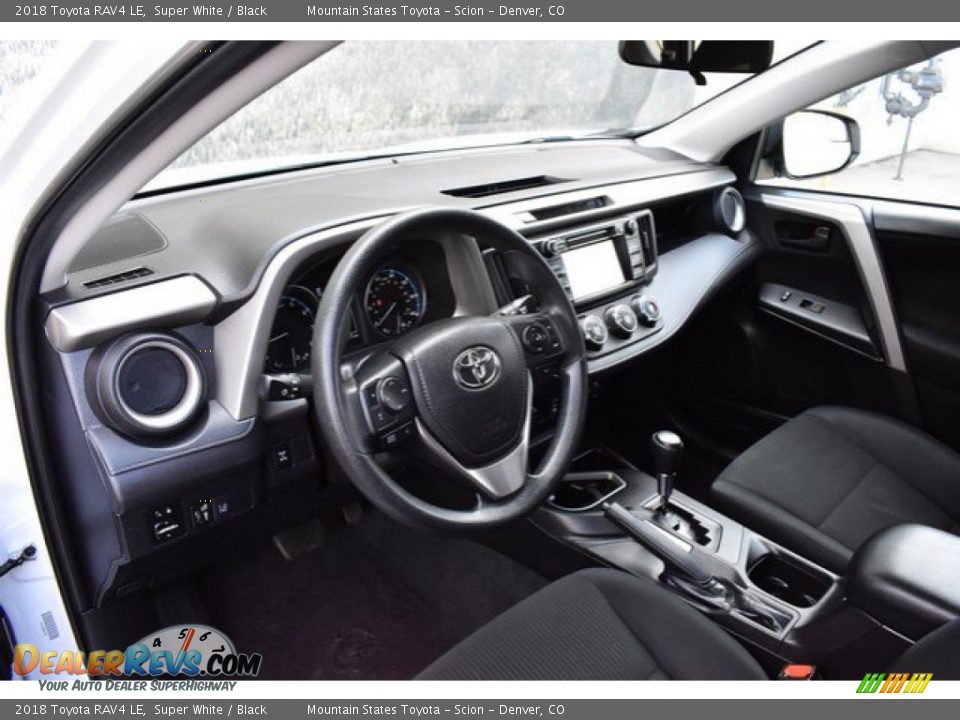 2018 Toyota RAV4 LE Super White / Black Photo #10