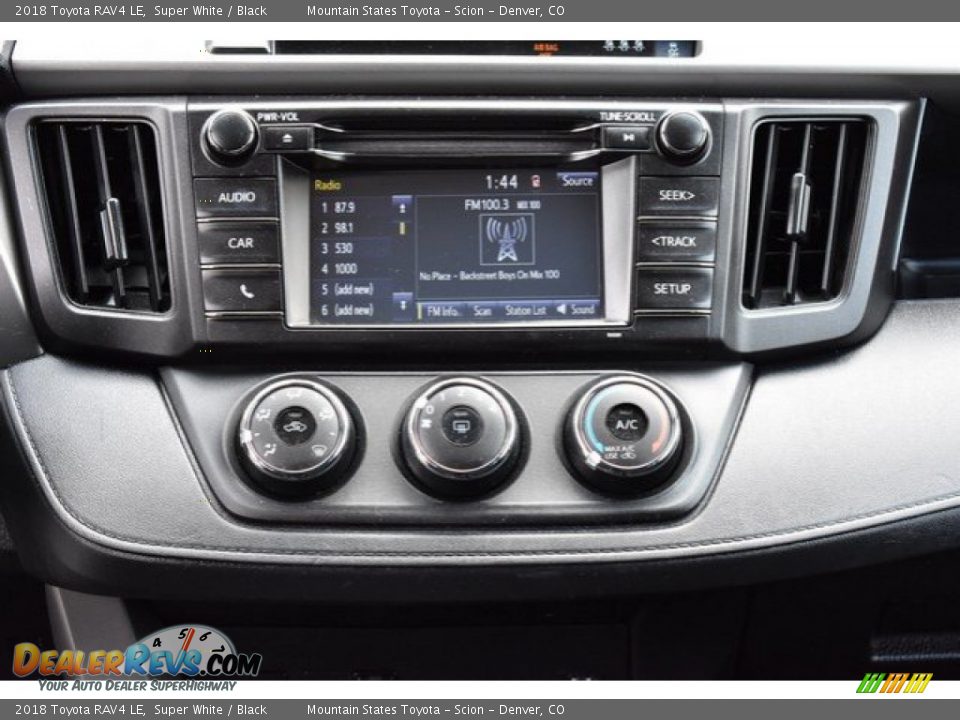2018 Toyota RAV4 LE Super White / Black Photo #14