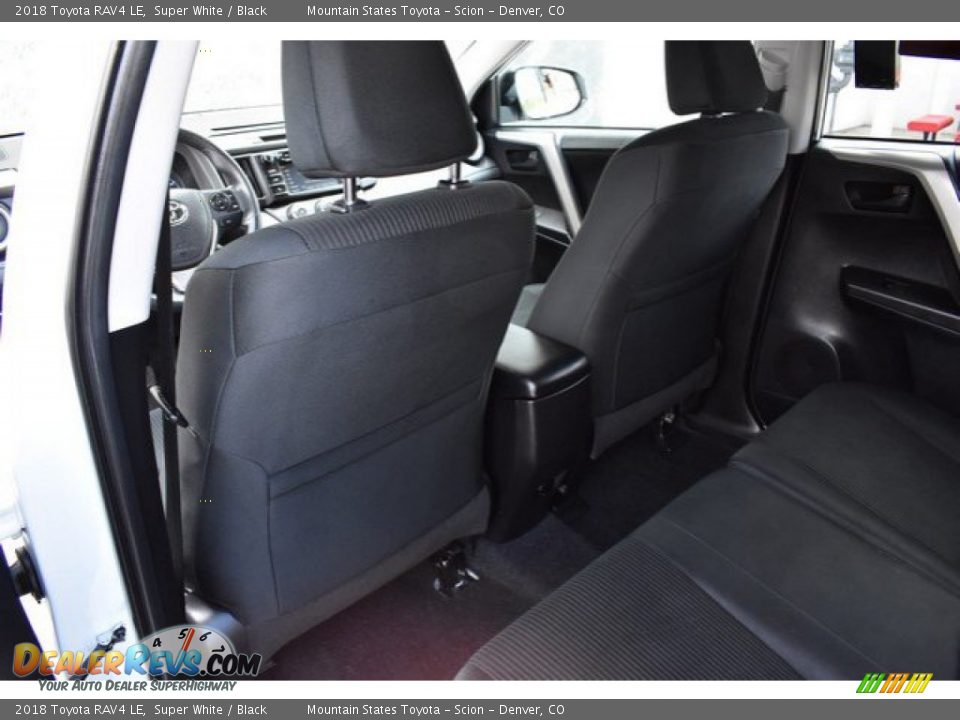 2018 Toyota RAV4 LE Super White / Black Photo #19