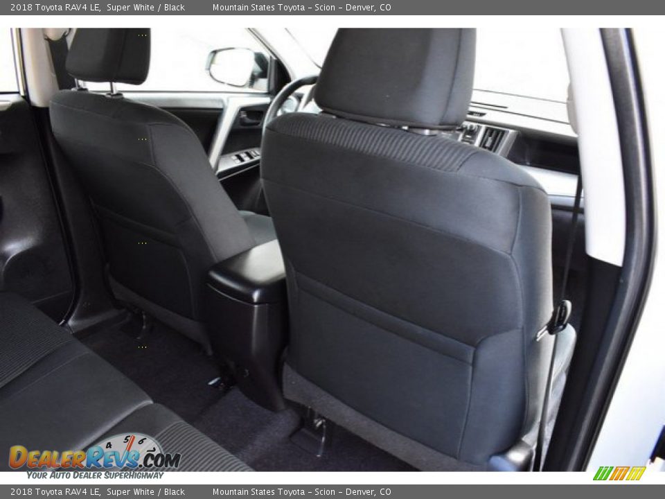 2018 Toyota RAV4 LE Super White / Black Photo #20