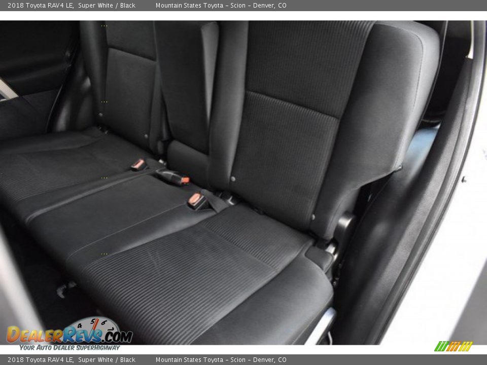 2018 Toyota RAV4 LE Super White / Black Photo #21