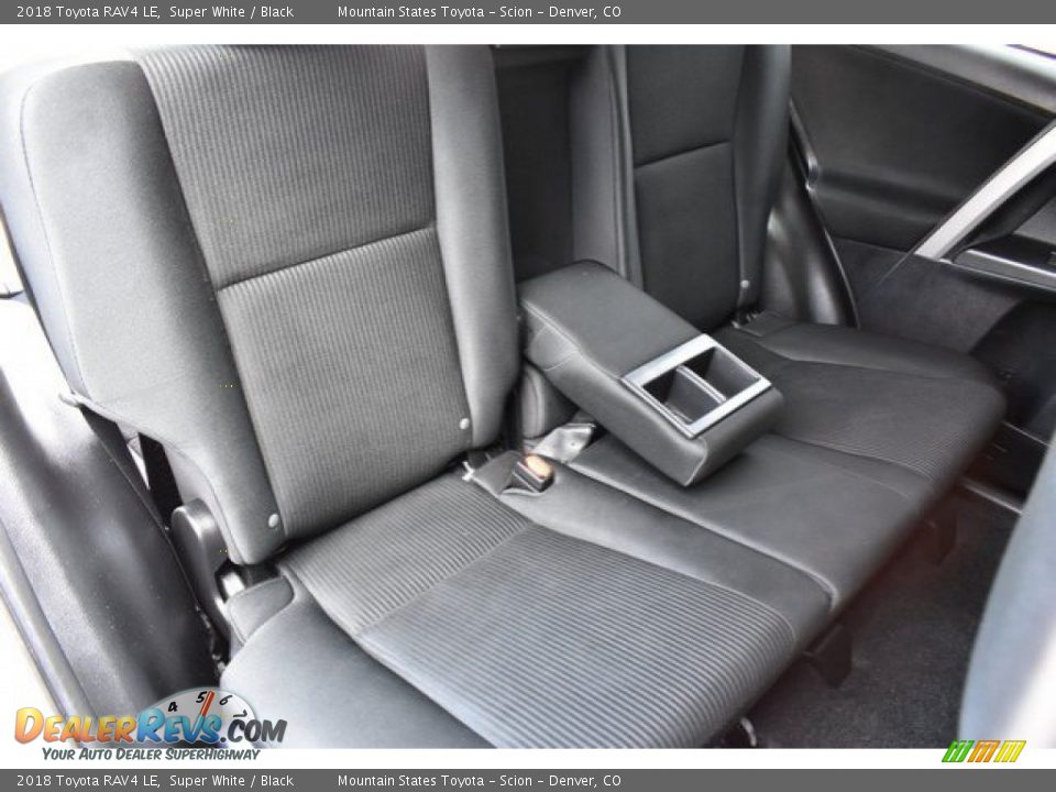 2018 Toyota RAV4 LE Super White / Black Photo #22