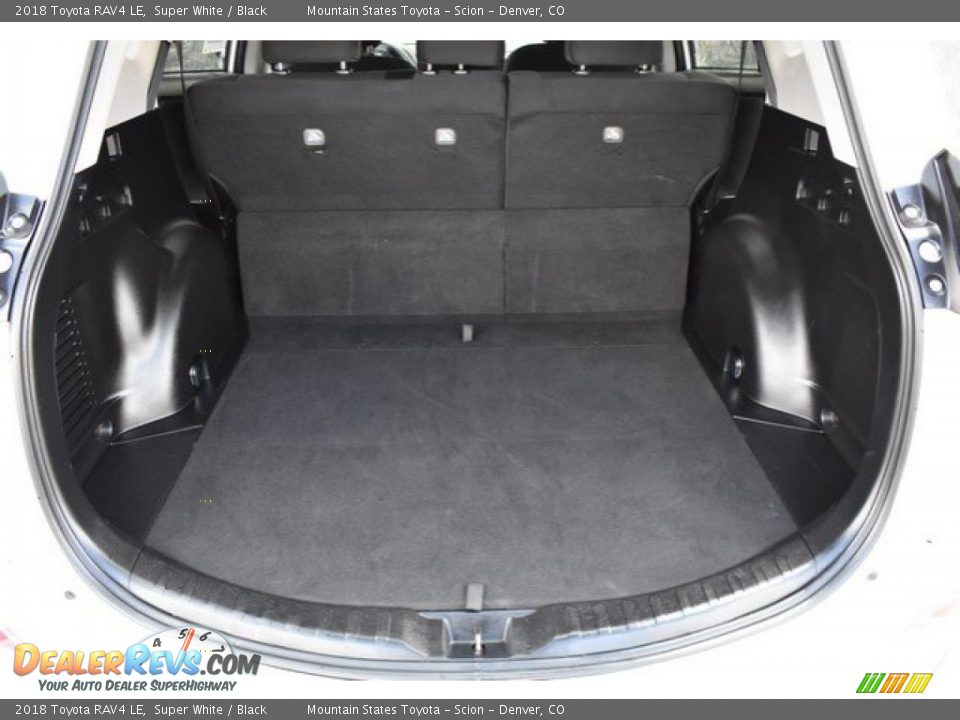 2018 Toyota RAV4 LE Super White / Black Photo #26