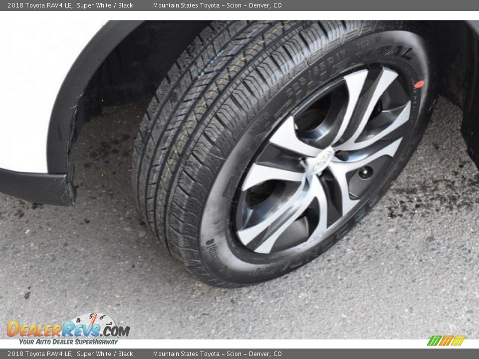 2018 Toyota RAV4 LE Super White / Black Photo #28