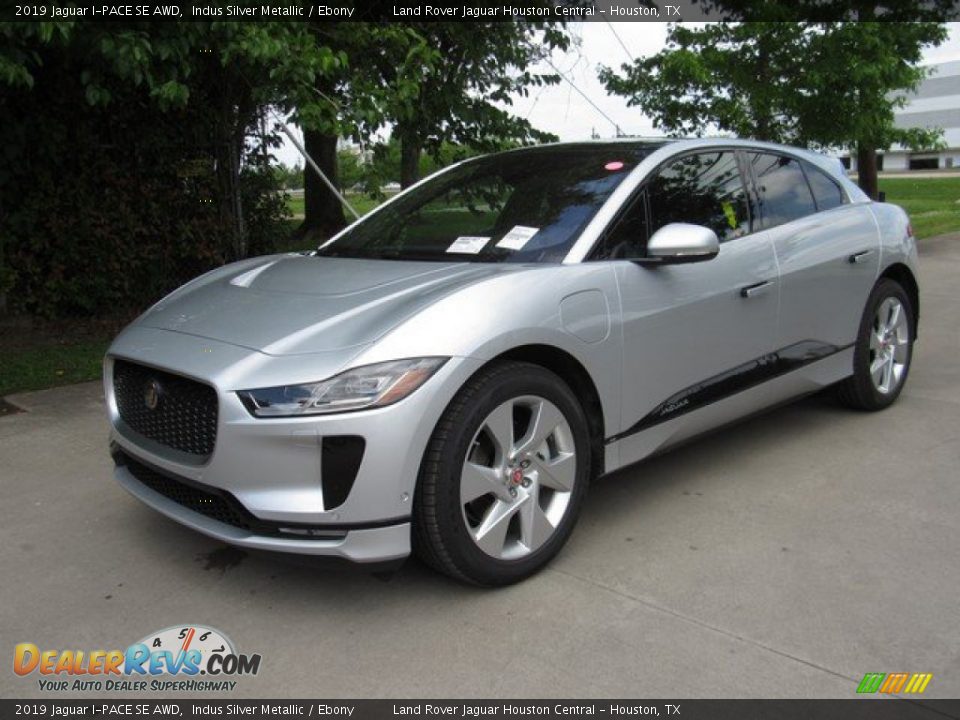 Front 3/4 View of 2019 Jaguar I-PACE SE AWD Photo #10