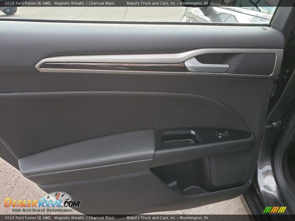 2016 Ford Fusion SE AWD Magnetic Metallic / Charcoal Black Photo #32