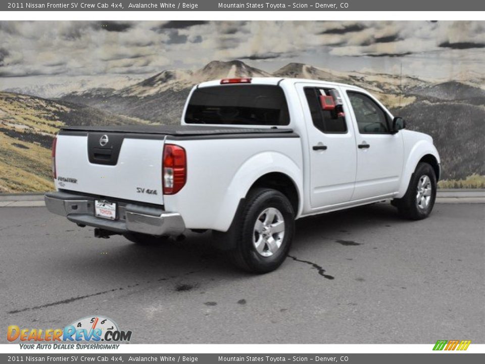 2011 Nissan Frontier SV Crew Cab 4x4 Avalanche White / Beige Photo #3