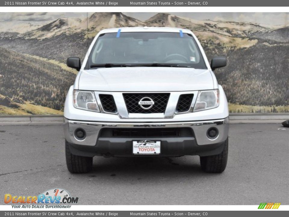 2011 Nissan Frontier SV Crew Cab 4x4 Avalanche White / Beige Photo #4