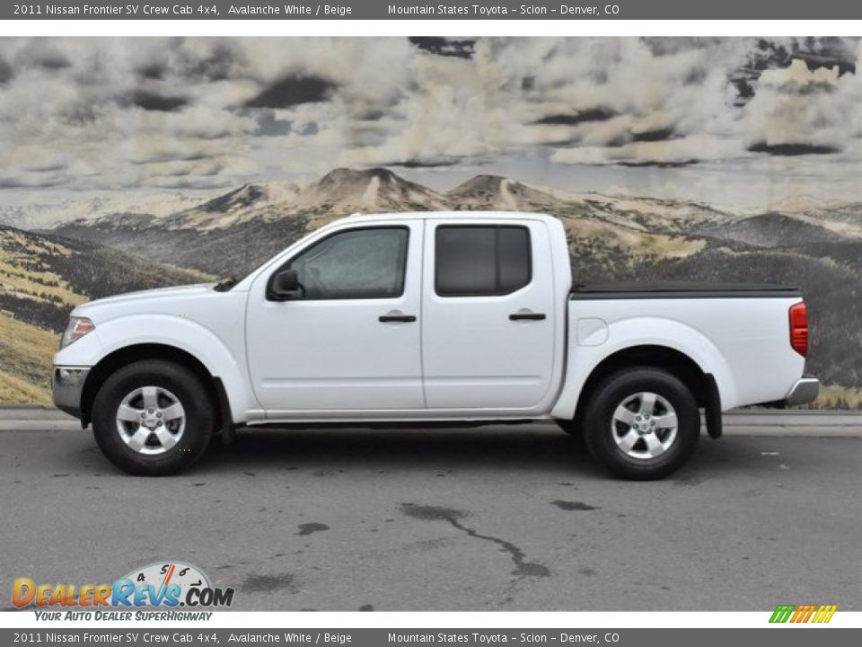 2011 Nissan Frontier SV Crew Cab 4x4 Avalanche White / Beige Photo #6