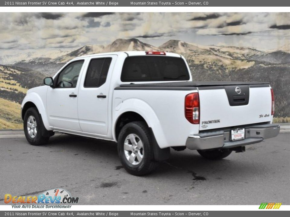 2011 Nissan Frontier SV Crew Cab 4x4 Avalanche White / Beige Photo #7