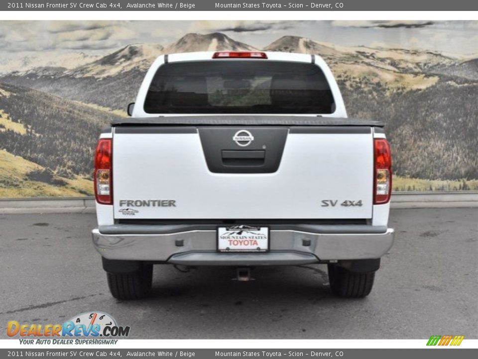 2011 Nissan Frontier SV Crew Cab 4x4 Avalanche White / Beige Photo #8