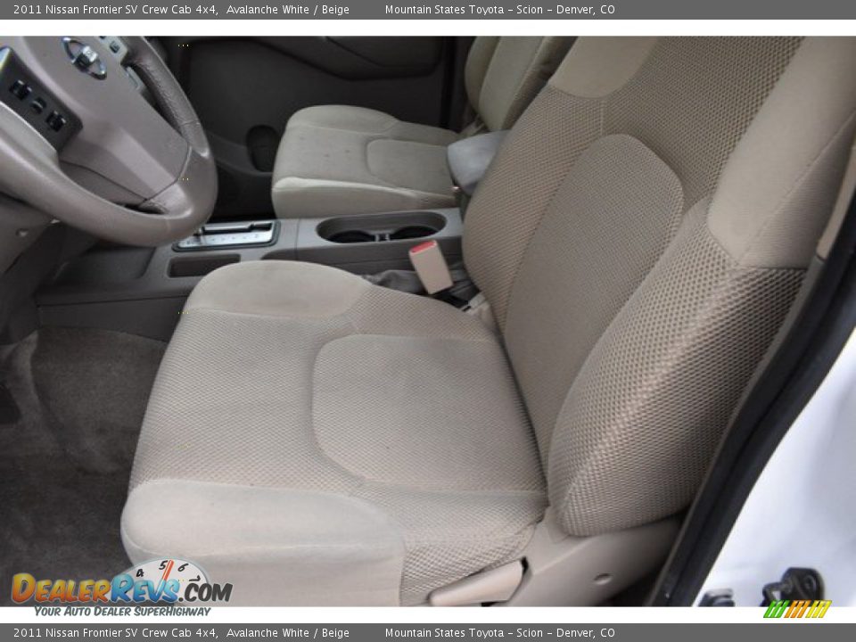 2011 Nissan Frontier SV Crew Cab 4x4 Avalanche White / Beige Photo #11