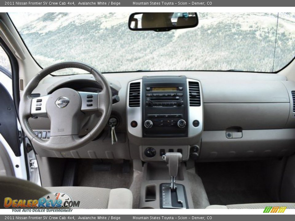 2011 Nissan Frontier SV Crew Cab 4x4 Avalanche White / Beige Photo #13