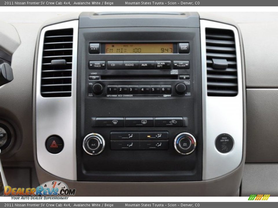 2011 Nissan Frontier SV Crew Cab 4x4 Avalanche White / Beige Photo #14