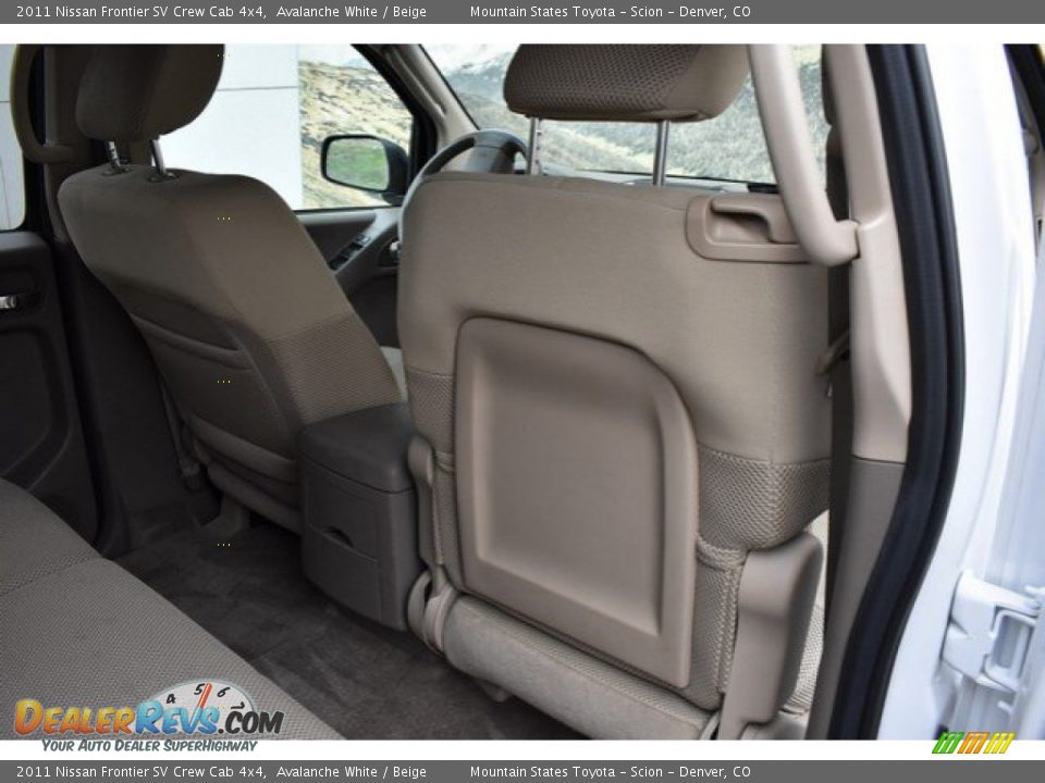 2011 Nissan Frontier SV Crew Cab 4x4 Avalanche White / Beige Photo #20