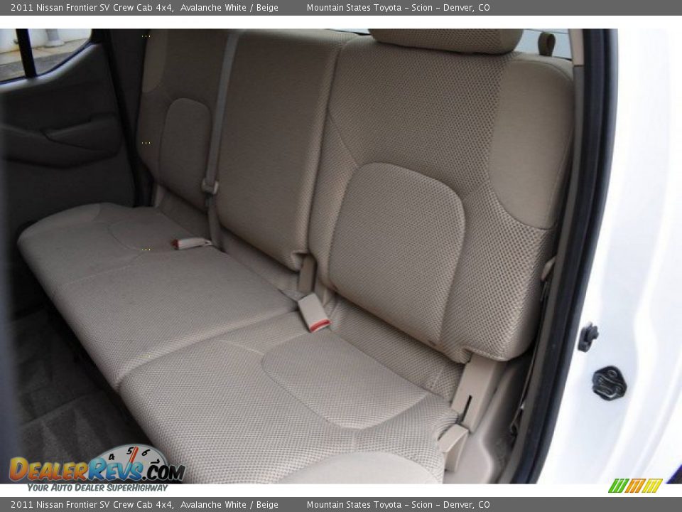 2011 Nissan Frontier SV Crew Cab 4x4 Avalanche White / Beige Photo #21