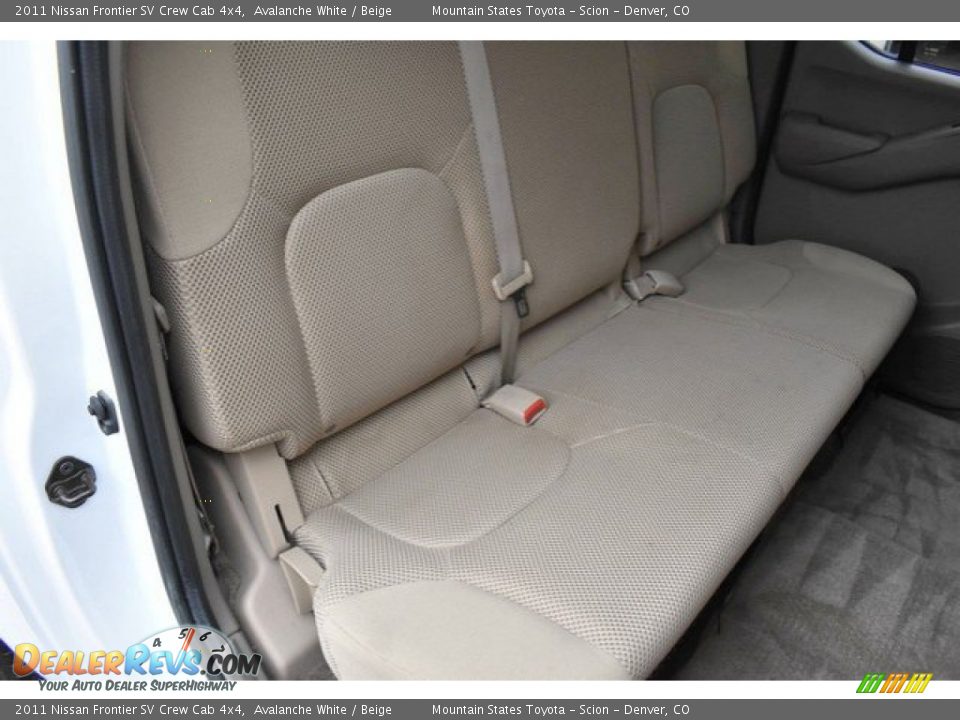 2011 Nissan Frontier SV Crew Cab 4x4 Avalanche White / Beige Photo #22
