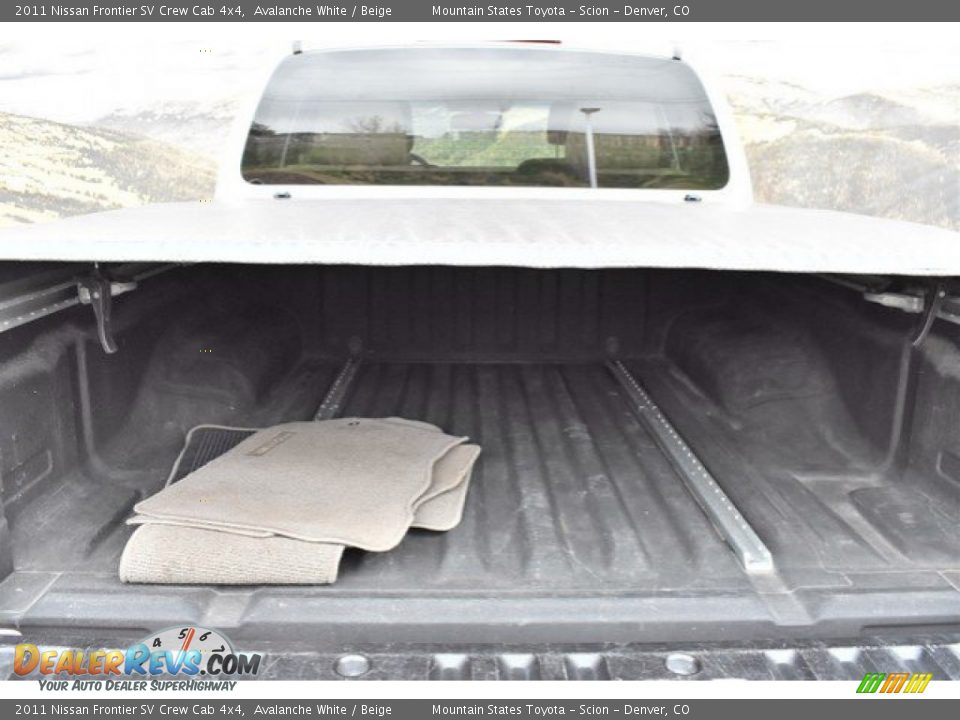 2011 Nissan Frontier SV Crew Cab 4x4 Avalanche White / Beige Photo #26