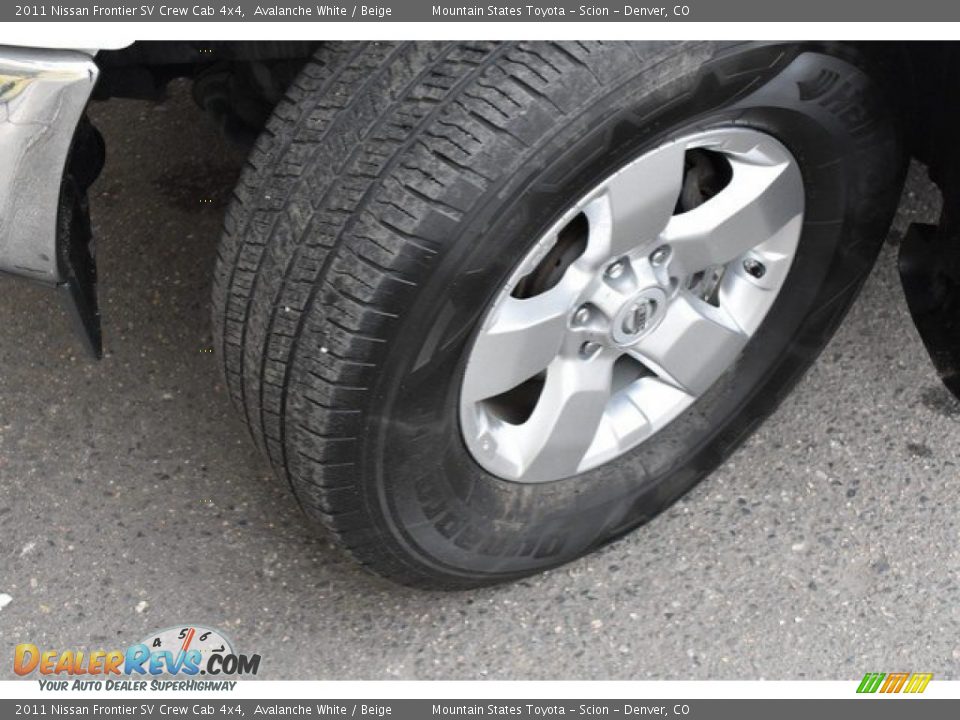 2011 Nissan Frontier SV Crew Cab 4x4 Avalanche White / Beige Photo #28