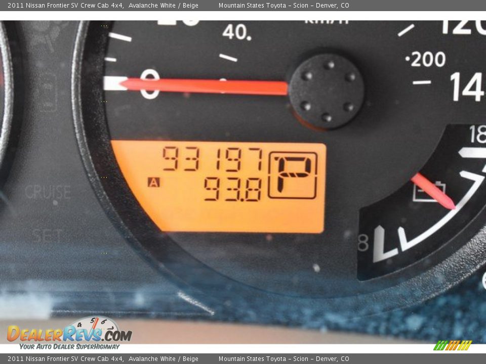 2011 Nissan Frontier SV Crew Cab 4x4 Avalanche White / Beige Photo #29