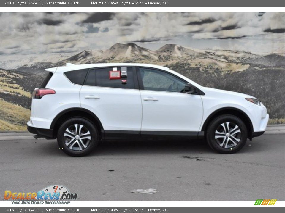2018 Toyota RAV4 LE Super White / Black Photo #2