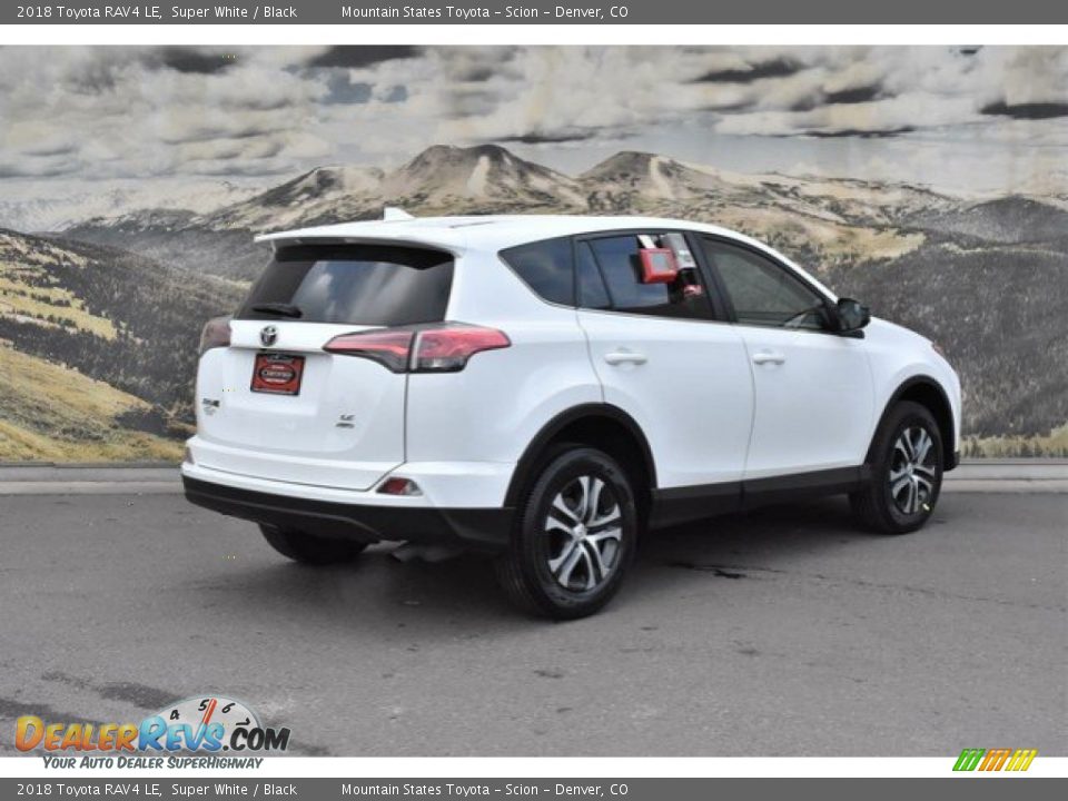 2018 Toyota RAV4 LE Super White / Black Photo #3