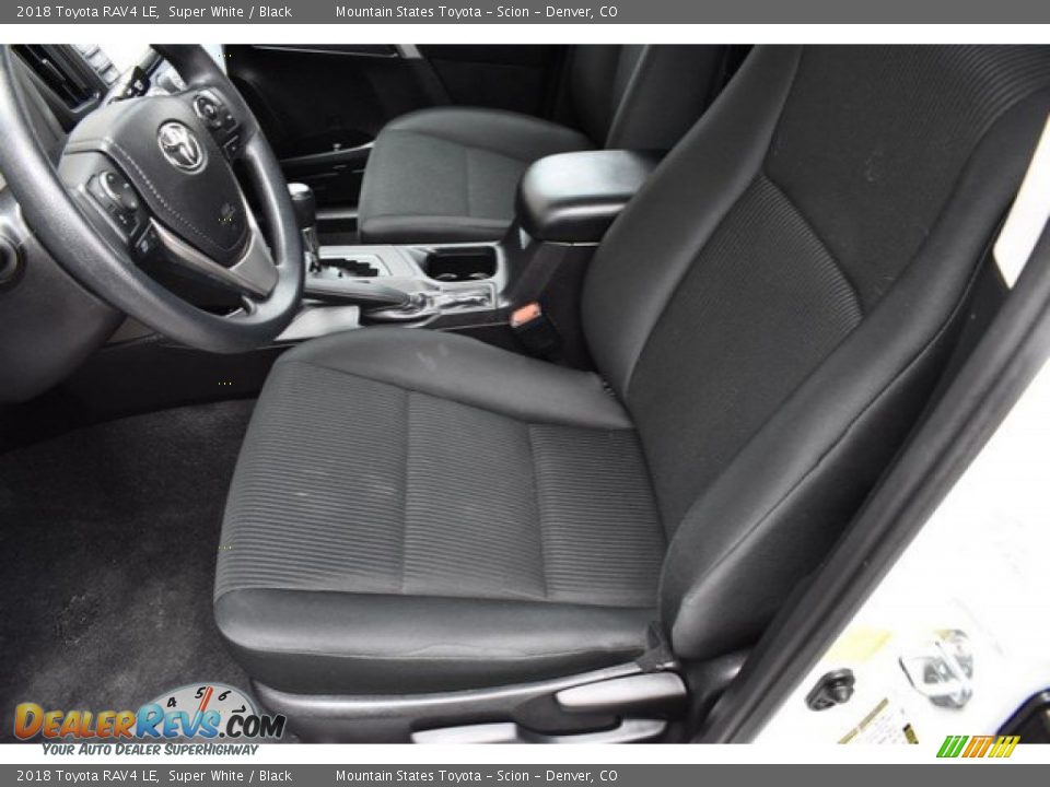 2018 Toyota RAV4 LE Super White / Black Photo #11