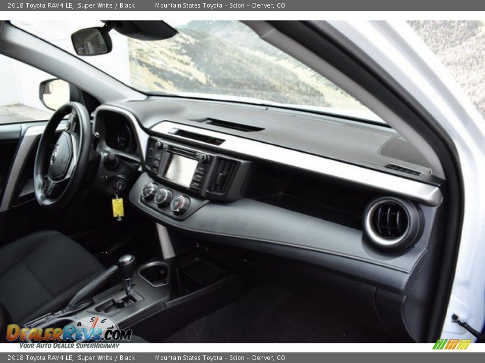 2018 Toyota RAV4 LE Super White / Black Photo #16
