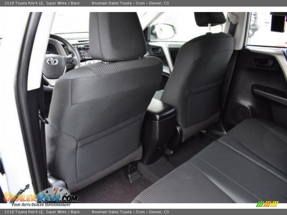 2018 Toyota RAV4 LE Super White / Black Photo #19