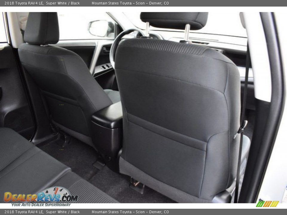 2018 Toyota RAV4 LE Super White / Black Photo #20
