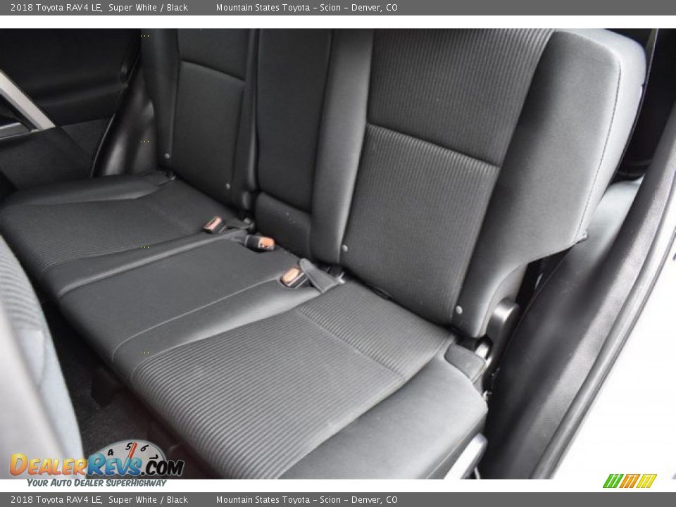 2018 Toyota RAV4 LE Super White / Black Photo #21