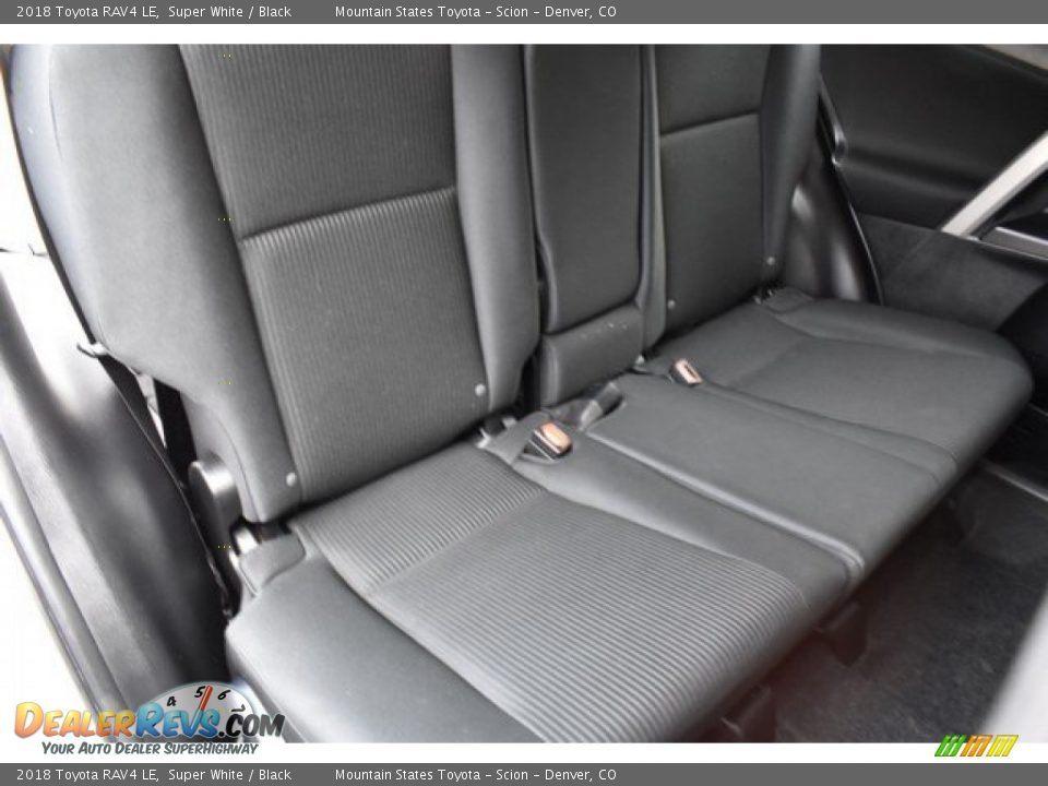 2018 Toyota RAV4 LE Super White / Black Photo #22