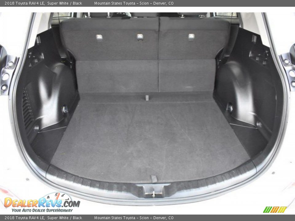 2018 Toyota RAV4 LE Super White / Black Photo #26