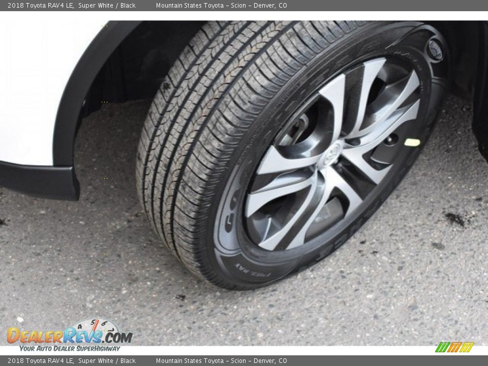 2018 Toyota RAV4 LE Super White / Black Photo #28
