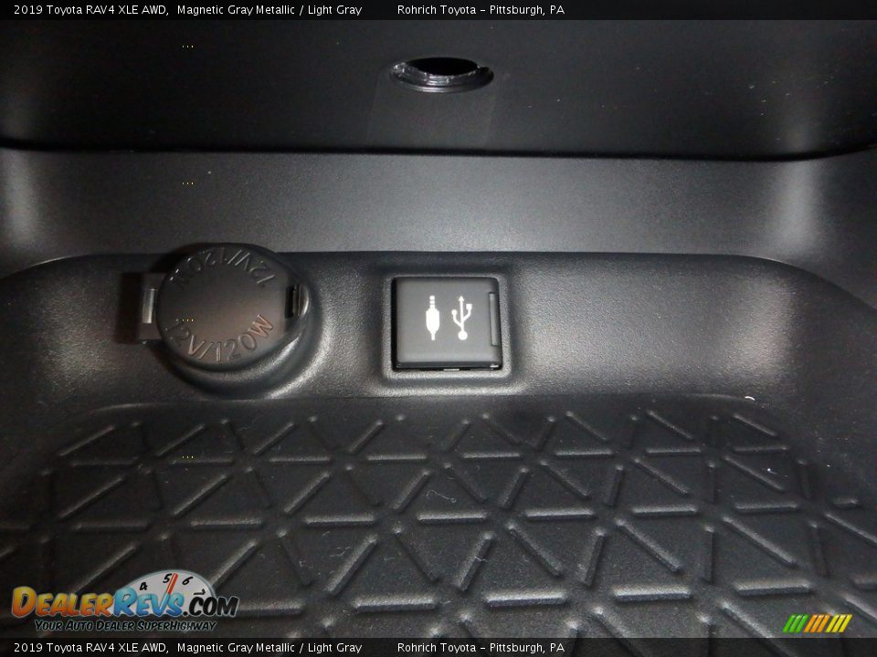 2019 Toyota RAV4 XLE AWD Magnetic Gray Metallic / Light Gray Photo #15
