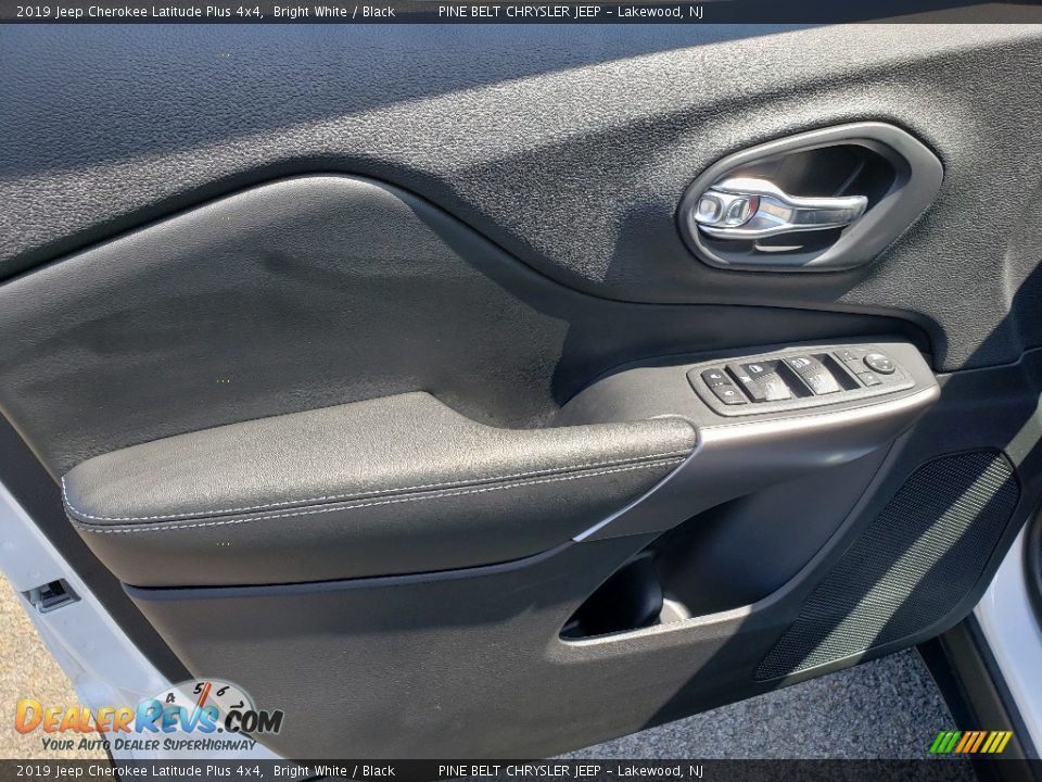 2019 Jeep Cherokee Latitude Plus 4x4 Bright White / Black Photo #8