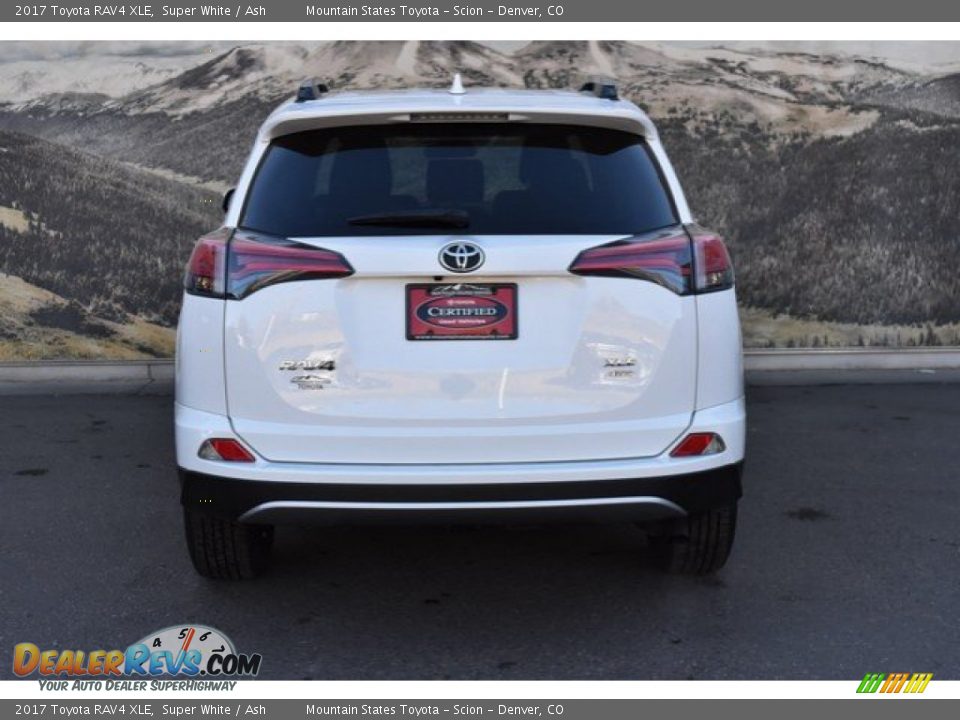 2017 Toyota RAV4 XLE Super White / Ash Photo #8